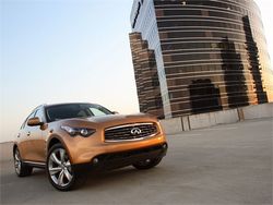 09_Infiniti_FX50_OB_27_%28544x408%29.jpg