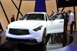 08-infiniti-fx-sebastian-vettel-version.jpg