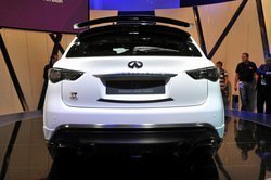 21-infiniti-fx-sebastian-vettel-version.jpg