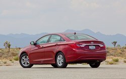 2012-hyundai-sonata-GLS-rear-left-view.jpg