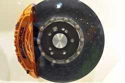 800px-Amg_carbon_ceramic_brake_geneva_auto_show_2011.jpg