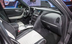 2017-Infiniti-QX70-Limited-INLINE1-2.jpg