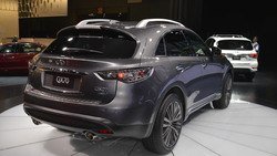 2017-infiniti-qx70-limited_zpst7kh9ibo.jpg