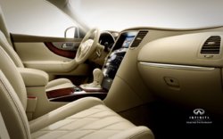 2015_Infiniti_QX70_Interior_2_Wood Trim.jpg
